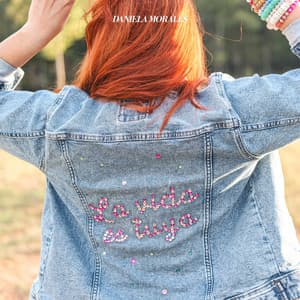 Portada del álbum LA VIDA ES TUYA